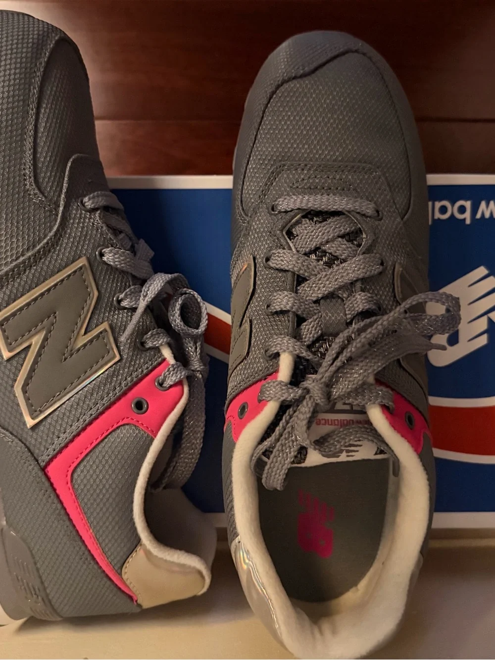 New Balance 574 Sneakers – Kids Size 7 / Women’s 8.5 – Brand New